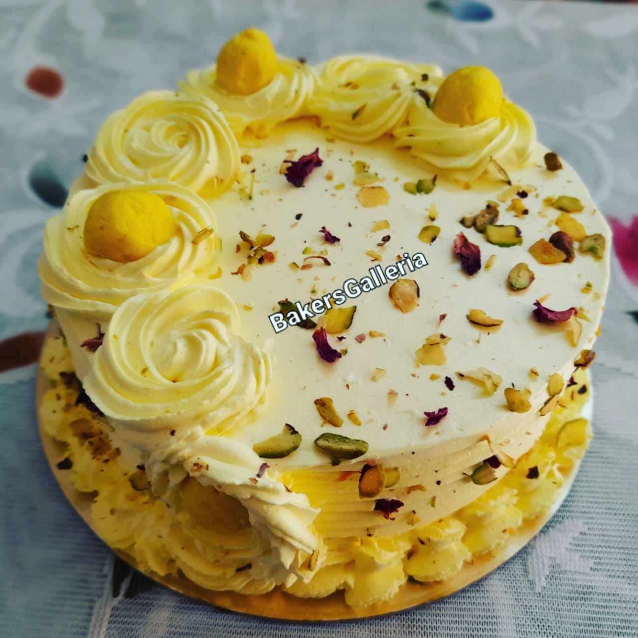 After a long time, Rasmalai cake !!! Eggless rasamalai cake (used pista and  saffron milk) and infused in rabri and rasmalai chunks for… | Instagram